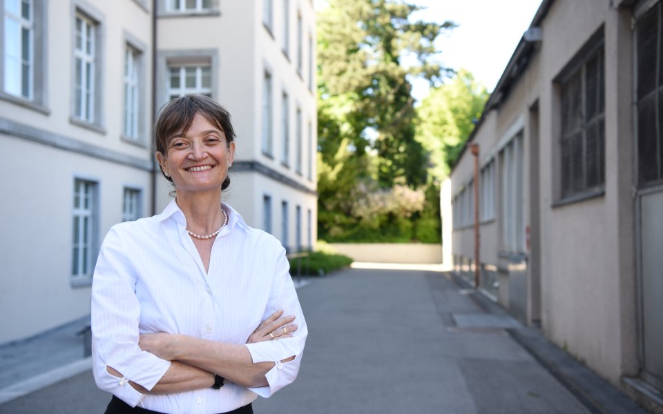 Helen Keller ist Professorin für Völkerrecht an der Universität Zürich und Ver- fassungsrichterin am Verfassungsgericht von Bosnien-Herzegowina. 